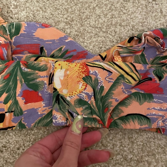 LF hawaiian crop top🌺 - Picture 4 of 4